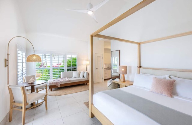 Dive Into Your Dream Vacation! Beachfront, Outdoor Pool, Near Hurricane Monument