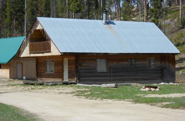Dixie, Idaho - Log Cabin Vacation Get Away