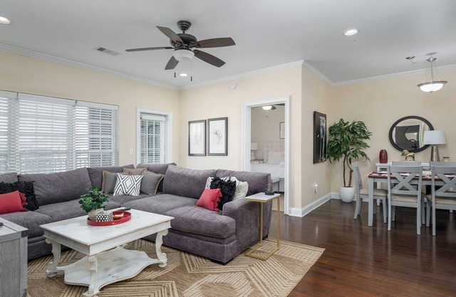 Dixieland Delight: A Cozy Retreat at Houndstooth Condos