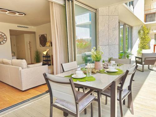 DLux Terrace Cond Bayline Pool & SPA