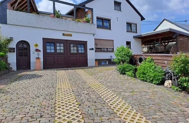 Do-Meyer-Fewo 1 & 2 - Haustierfreundliche Wohnungen für bis zu 12 Gäste in Lieg