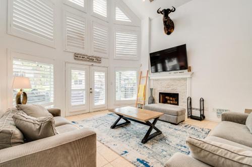 Dock and Outdoor Entertainment Home on Lake Conroe