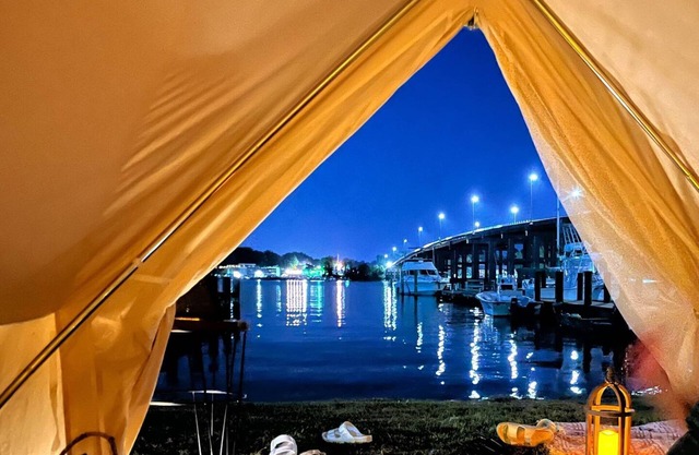 Dock, Dine, & Unwind: The Ultimate Waterfront Glamp Spot