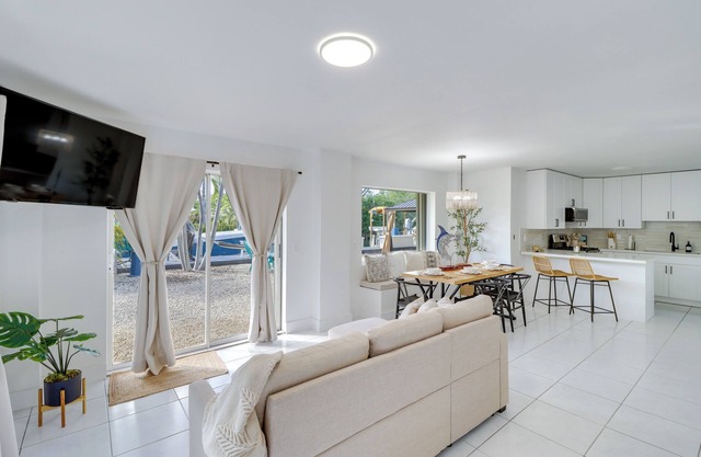 Dock + Gazebo Access: Quiet Retreat in Key Largo