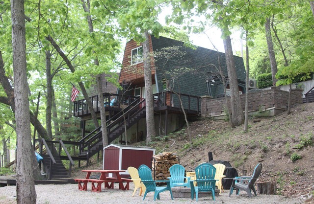 Dock Holiday - 2 BR / 1.5 Bath House in Quiet Cove - Great Outdoor Spaces & Dog Friendly