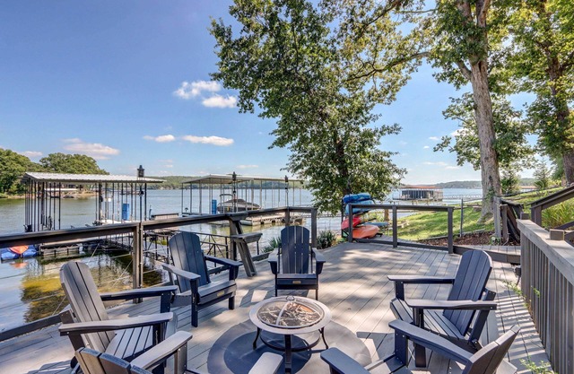 Dock + Kayaks: Lakefront Retreat in Sunrise Beach