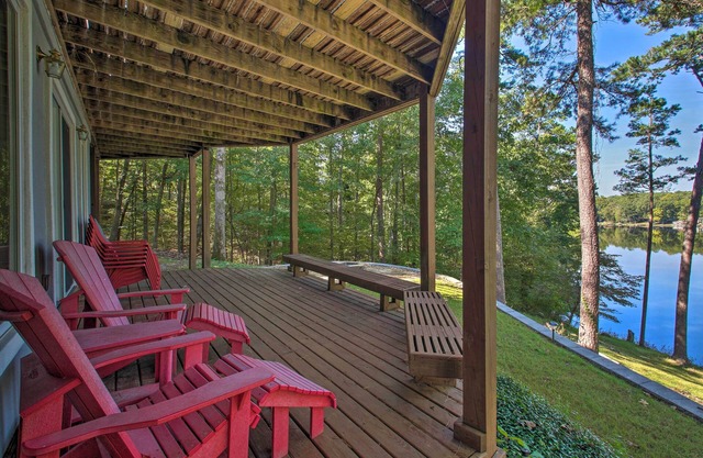 Dock & Kayaks: Lakefront Hot Springs Home