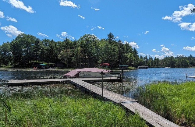 Waterfront, Minocqua Chain! Walk to the Bearskin Trail! Includes bikes & a kayak