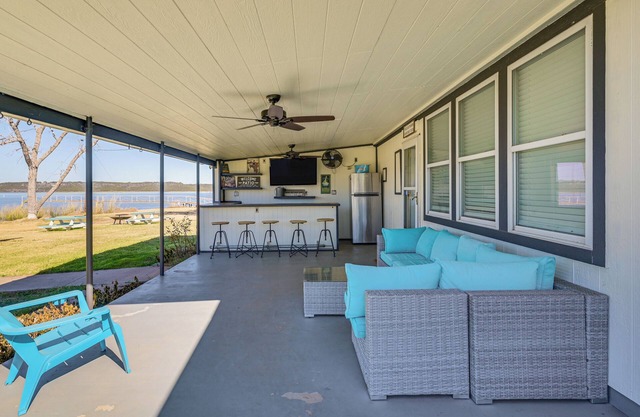 Dock & Patio: Possum Kingdom Lake House