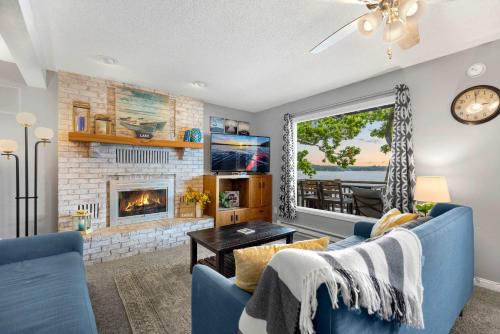 Dockside Dream - Stay for 12