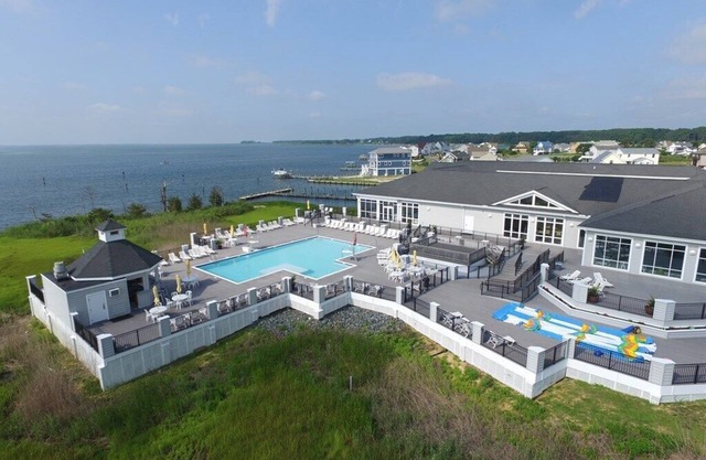 Dockside Dreams - Waterfront and Pet Friendly!