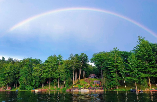 Dockside Manor, Lakefront Sleeps 21, Whirlpool, Spielzimmer und Bar, in der Nähe von Lake George