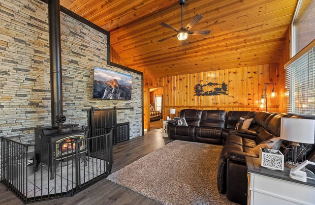 Dodge Ridge Parking Pass~ Pet Friendly ~ Fast WiFi ~ EV Charger & More