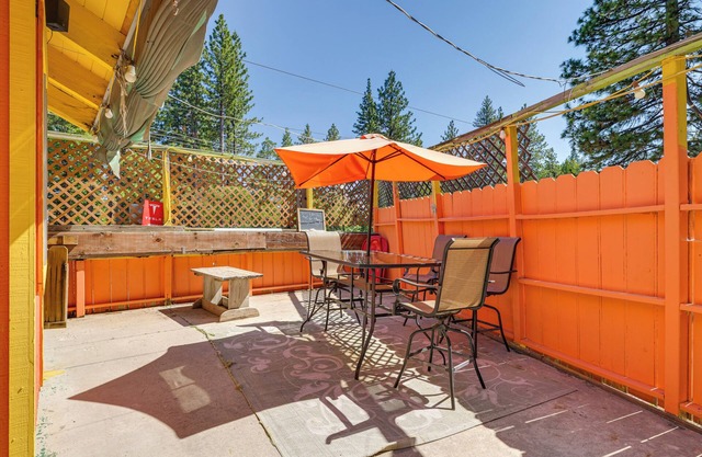 Dodge Ridge Pinecrest Mountain Cabin: Near Hiking!