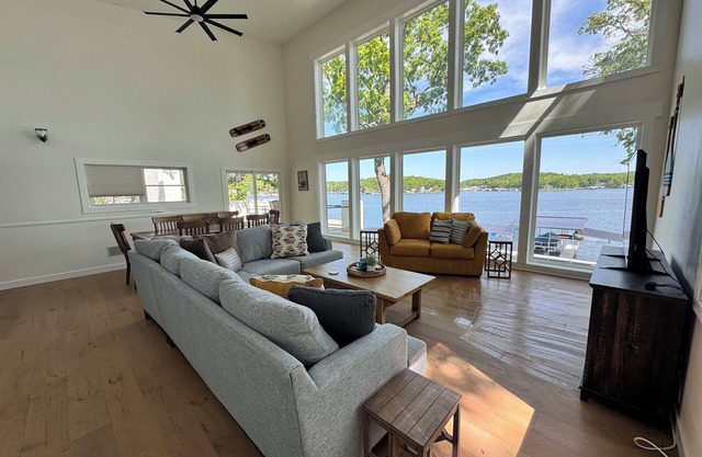 Doe Run Lake Cabin- 3BR, 2 Bath | Gorgeous Lake Views | Sleeps 8