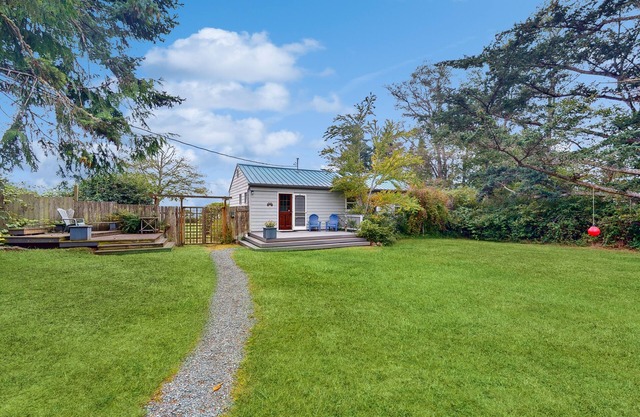 Dog and family-friendly escape with deck, bay view, and Wifi