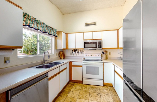 Dog and family-friendly home with enclosed yard, WiFi, grill, W/D, & central AC