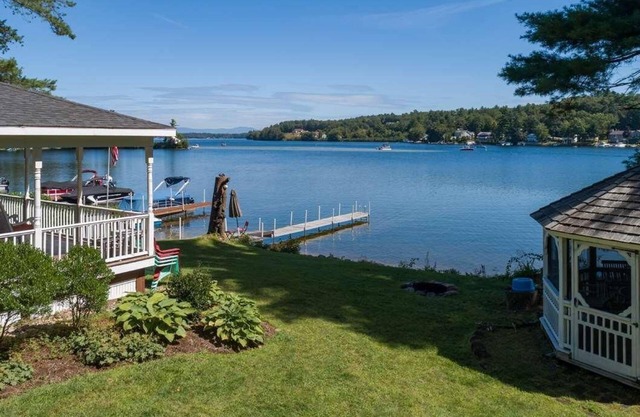 Dog, boat, and family friendly house with private dock on Lake Winnisquam