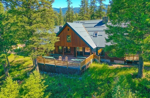 Dog Creek Lodge; Luxury Lodge Near Whitefish, MT