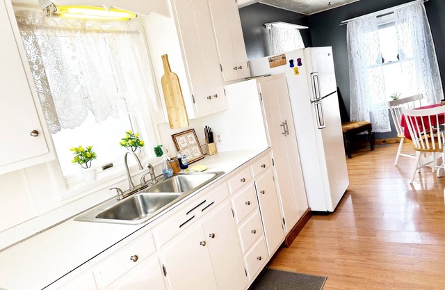 Dog & Family Friendly- Near Downtown and Hospital -3 bedroom house - WIFI