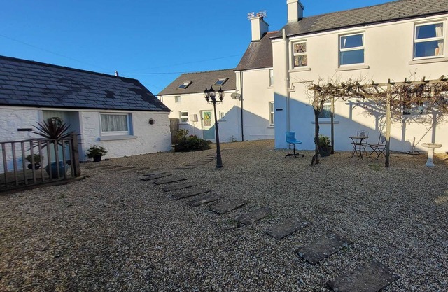 Familie-Cottage-Eigenes Badezimmer-Blick auf den Hof