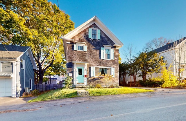 Dog-friendly, 19th-century home in the heart of town - walk everywhere