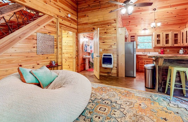 Dog-friendly 2-story cabin with outdoor fireplace, pavilion, patio, W/D, & AC