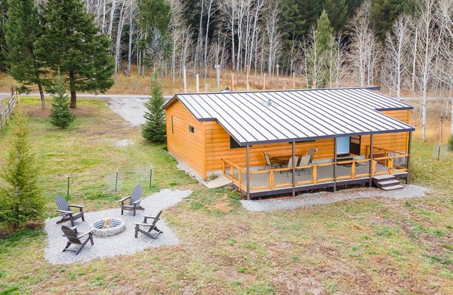 3Br/2Ba,BBQ,Firepit,Pet Friendly,Lakeview,30m 2 YNP,Red Rock Inn