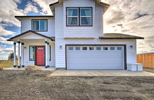 Dog-Friendly 3BR Home w/ Hot Tub & Game Room - 10mins from Cle Elum town center