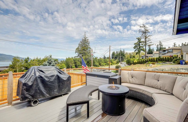 Dog-Friendly Anacortes Retreat w/ Shared Hot Tub!