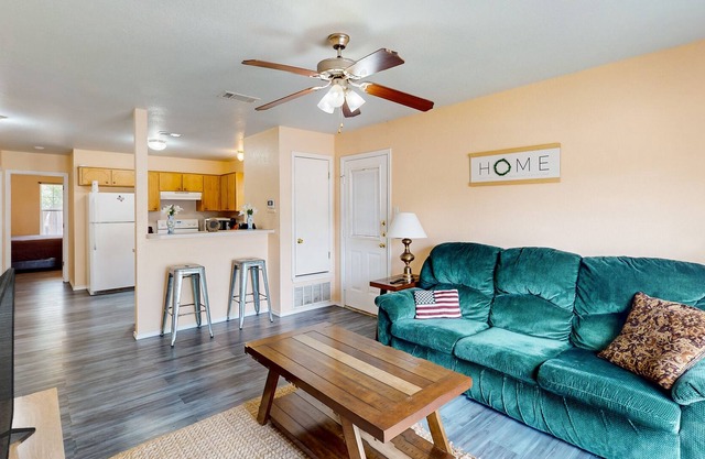 Dog-friendly apartment with enclosed yard & private W/D