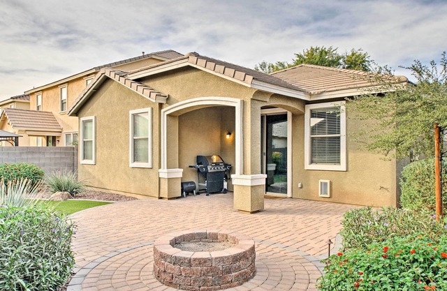 Geräumiges Gilbert Family Home w / Yard - hundefreundlich