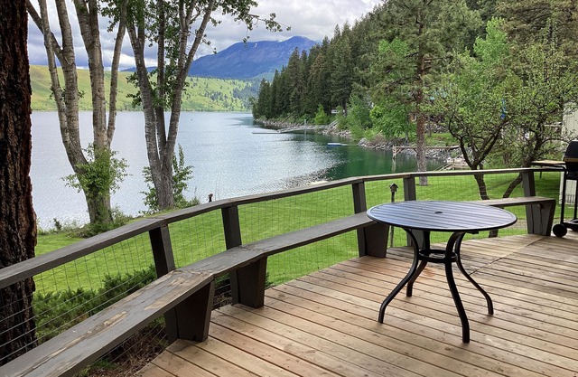 Dog-friendly & attractive lakefront house with water views & washer/dryer