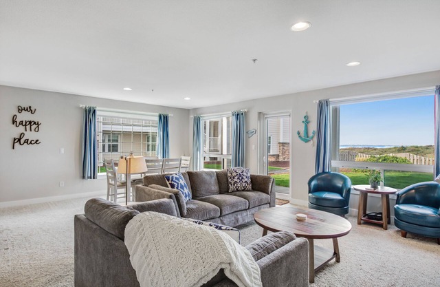 Dog-Friendly Beach Condo W/ Shared Pool, Hot Tub, Gym, Free WiFi & Patio