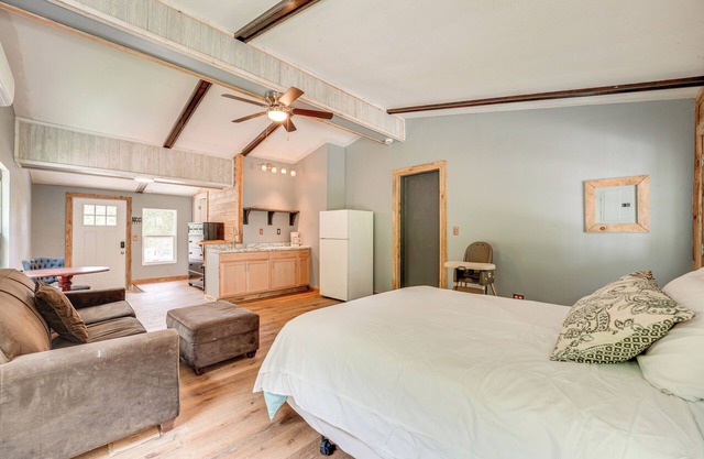 Dog-Friendly Branson Studio: 9 Mi to Downtown!