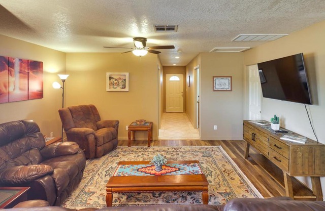 Dog-Friendly Bullhead City Home - Walk to Beach!