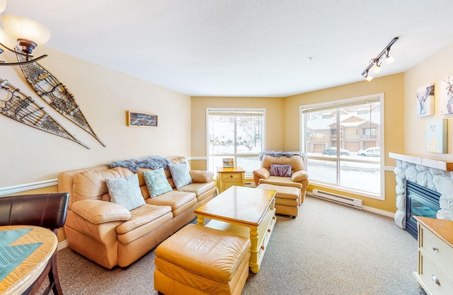 Dog-friendly, ski-in/out condo with seasonal hot tub - close to village & dining