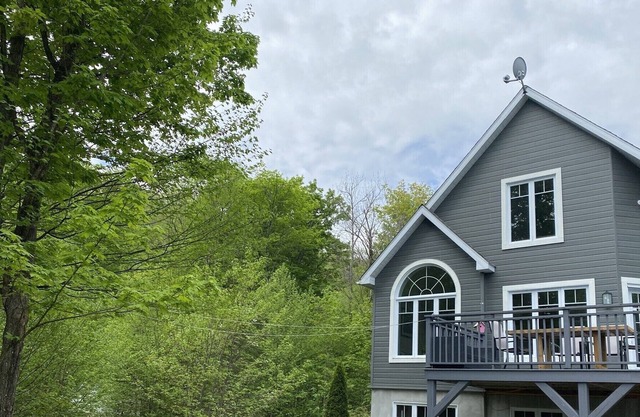 Chalet 15 minutes from Tremblant ski hill and all restaurants and activities!