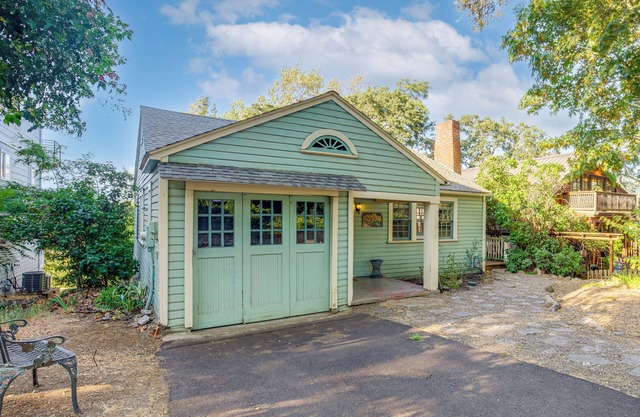 Dog-Friendly 'Columbia Cottage' in Hood River!