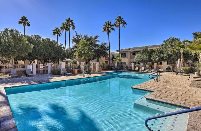 Dog-Friendly Condo w/ Pool & Hot Tub in Phoenix
