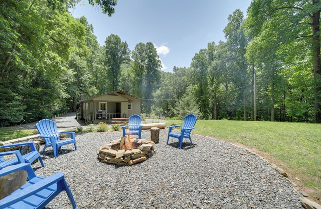 Dog-Friendly Cottage w/ Deck in National Forest!