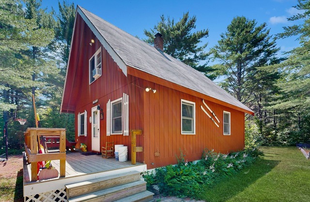 Dog-Friendly Cottage w/Free WiFi, Kayak, Firepit, and Wood Stove