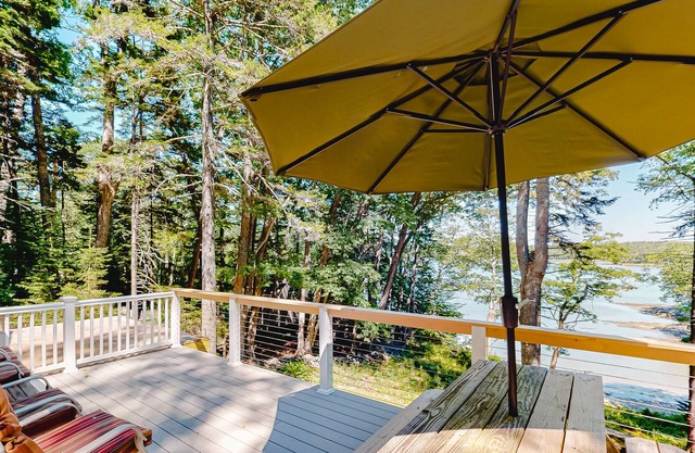 Wonderful Home Close to River w/Free WiFi, Bay Views, & Private Gas Grill