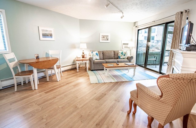 Warum ein Zimmer mieten, wenn Sie in einer Suite in der Innenstadt von Charlevoix übernachten können?