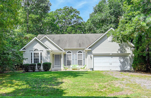 Dog-Friendly Family Retreat Near Chincoteague Bay!