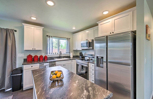 NEW! Dog-Friendly Hamilton Home w/ Mountain Views!