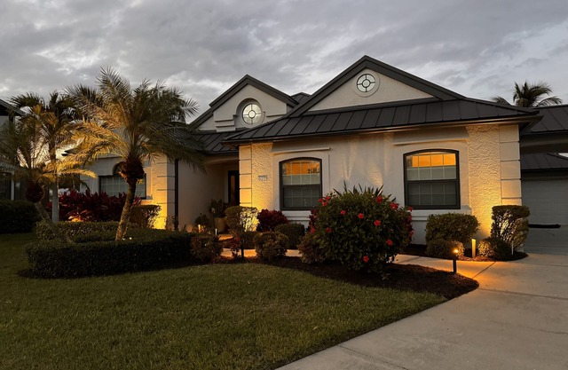 Dog Friendly, Heated Pool, Quiet Court, Salt Water Dock, Fishing!