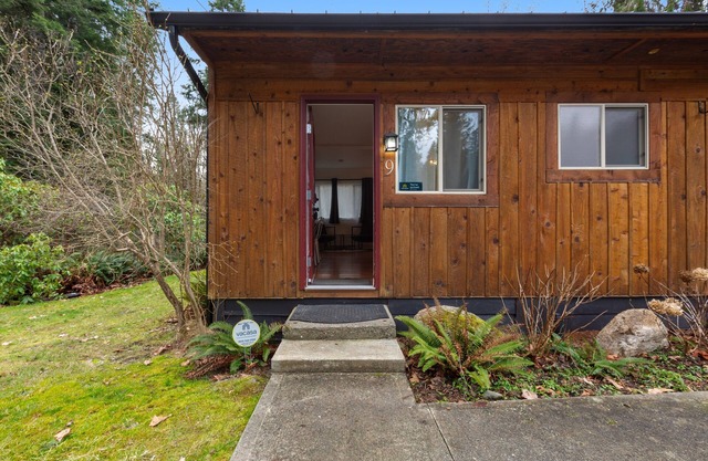 Dog-friendly hiker's studio with mountain views & fast WiFi