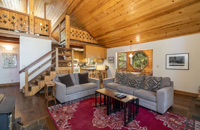 In der Nähe von Squaw und Northstar, neu renoviert mit Zugang zum Pool und Privatstrand
