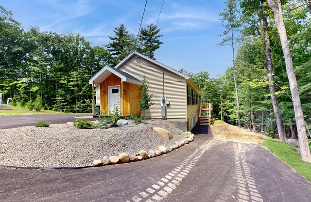 Dog-friendly home near skiing with full kitchen and Washer/Dryer